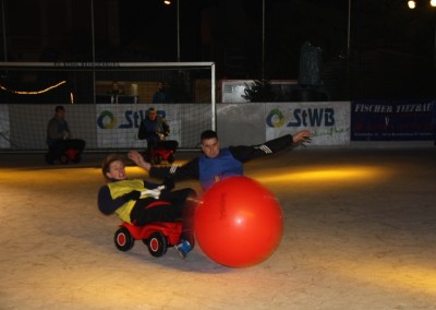 Erster Bobby-Car-Fußball-Cup auf dem Eis in Brandenburg an der Havel