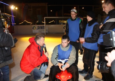 Erster Bobby-Car-Fußball-Cup auf dem Eis in Brandenburg an der Havel