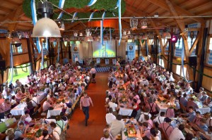 Oktoberfest im Juli aus Schloss Diedersdorf