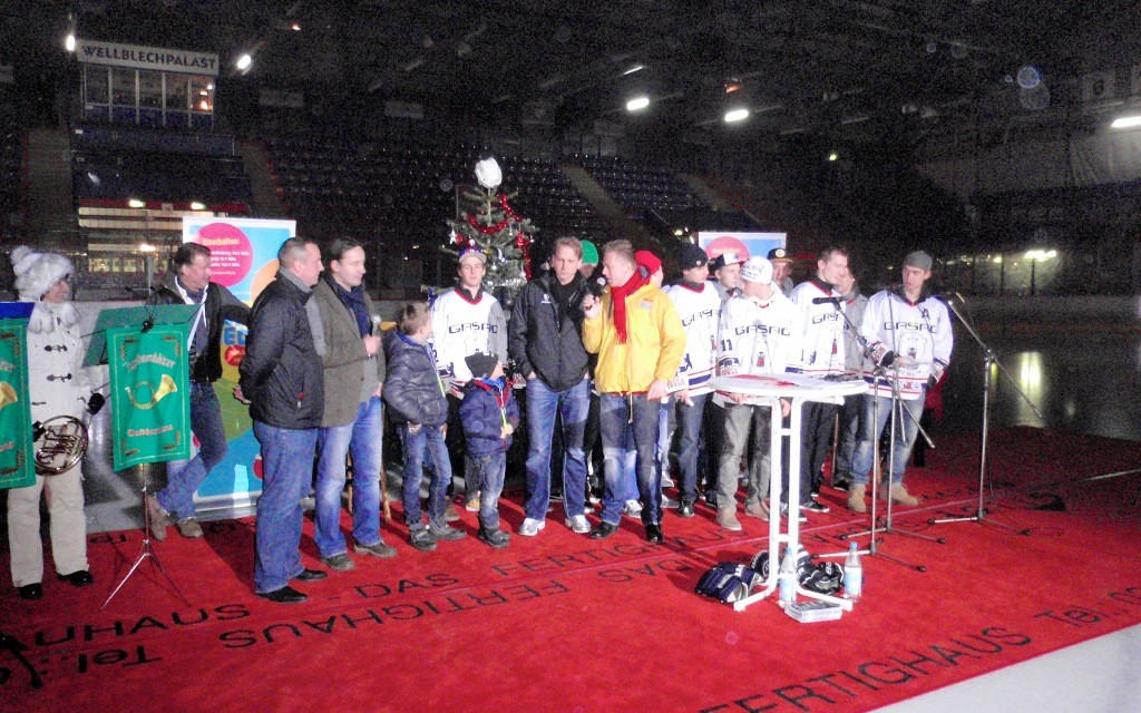 Erstes Adventssingen der Eisbären Juniors im Berliner Wellblechpalast