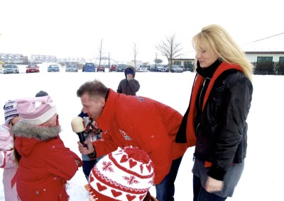 Schneeballschlacht der BB RADIO Morgenmacher gegen die Kinder der Kita "Krämer Kids" aus Oberkrämer.