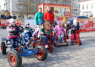 Chaot Benni in Neuruppin auf dem Schulplatz